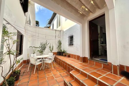 Casa à venda com 134m², 3 quartos e 2 vagasQuintal