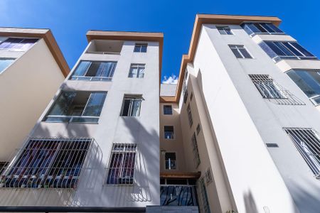 Apartamento para alugar com 46m², 2 quartos e 1 vaga Apartamento para alugar com 46m², 2 quartos e 1 vagaFachada