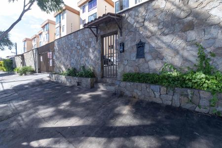 Apartamento para alugar com 46m², 2 quartos e 1 vaga Apartamento para alugar com 46m², 2 quartos e 1 vagaFachada