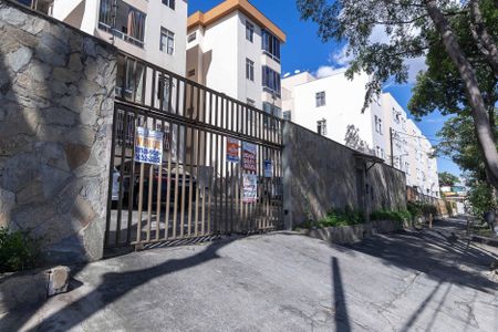 Apartamento para alugar com 46m², 2 quartos e 1 vaga Apartamento para alugar com 46m², 2 quartos e 1 vagaFachada