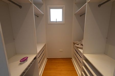 Casa de condomínio para alugar com 281m², 3 quartos e 4 vagas Casa de condomínio para alugar com 281m², 3 quartos e 4 vagascloset suíte 2