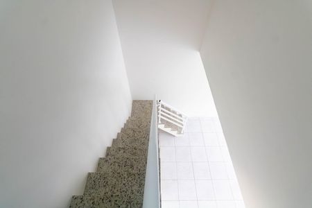 Casa para alugar com 78m², 2 quartos e 1 vagaEscada