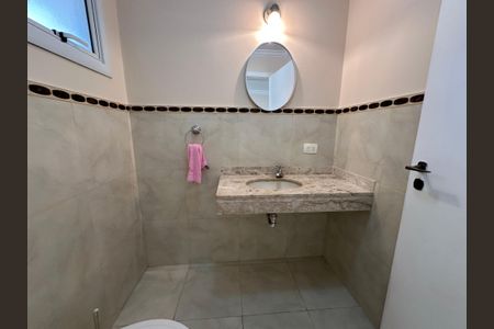 Casa de condomínio para alugar com 260m², 3 quartos e 4 vagasLavabo