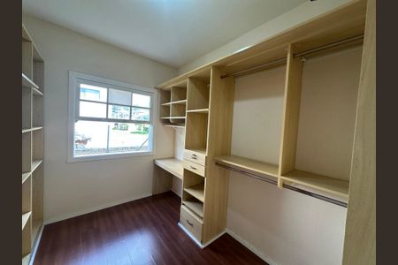 Casa de condomínio para alugar com 260m², 3 quartos e 4 vagasCloset da suíte 2