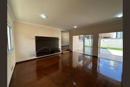 Casa de condomínio para alugar com 260m², 3 quartos e 4 vagasSala de TV