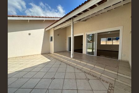 Casa de condomínio para alugar com 260m², 3 quartos e 4 vagasVaranda da Sala