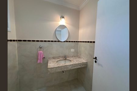 Casa de condomínio para alugar com 260m², 3 quartos e 4 vagasLavabo