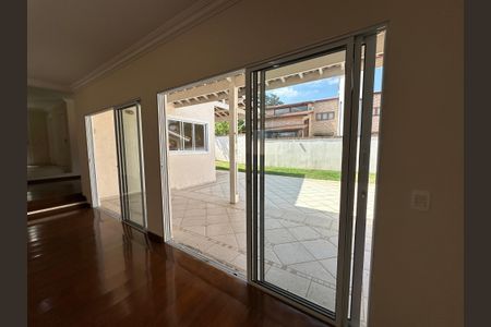 Casa de condomínio para alugar com 260m², 3 quartos e 4 vagasVaranda da Sala