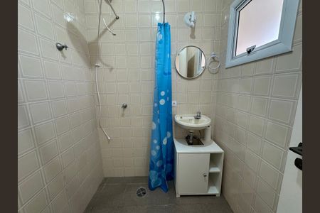 Casa de condomínio para alugar com 260m², 3 quartos e 4 vagasBanheiro de serviço