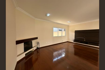 Casa de condomínio para alugar com 260m², 3 quartos e 4 vagasLareira