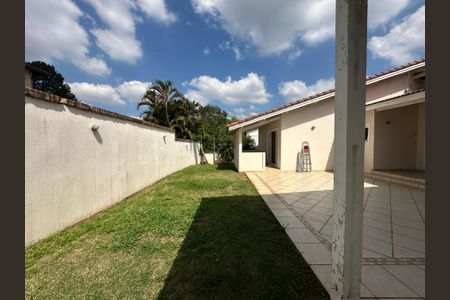 Casa de condomínio para alugar com 260m², 3 quartos e 4 vagasQuintal