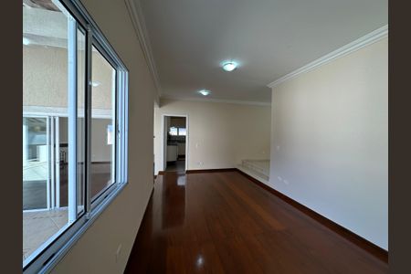 Casa de condomínio para alugar com 260m², 3 quartos e 4 vagasSala