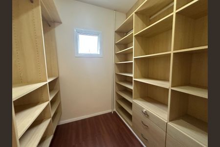 Casa de condomínio para alugar com 260m², 3 quartos e 4 vagasCloset da suíte 2