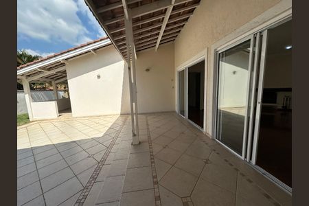 Casa de condomínio para alugar com 260m², 3 quartos e 4 vagasVaranda da Sala