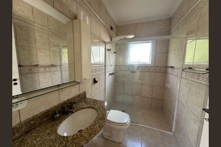 Casa de condomínio para alugar com 260m², 3 quartos e 4 vagasBanheiro da Suíte 2