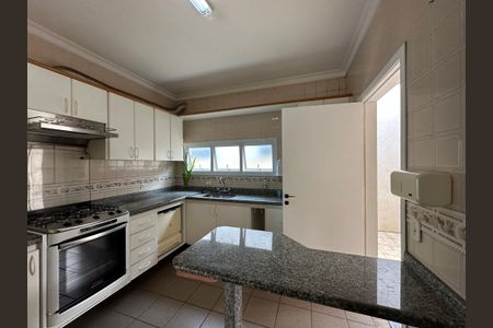 Casa de condomínio para alugar com 260m², 3 quartos e 4 vagasCozinha