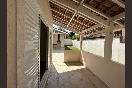 Casa de condomínio para alugar com 260m², 3 quartos e 4 vagasVaranda