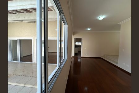 Casa de condomínio para alugar com 260m², 3 quartos e 4 vagasSala