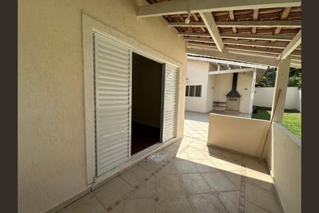 Casa de condomínio para alugar com 260m², 3 quartos e 4 vagasVaranda