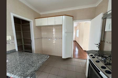 Casa de condomínio para alugar com 260m², 3 quartos e 4 vagasCozinha