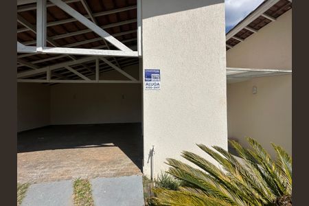 Casa de condomínio para alugar com 260m², 3 quartos e 4 vagasFachada