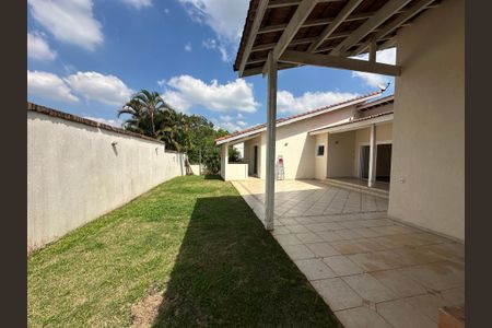 Casa de condomínio para alugar com 260m², 3 quartos e 4 vagasQuintal