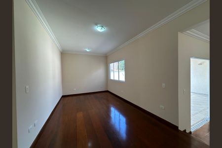 Casa de condomínio para alugar com 260m², 3 quartos e 4 vagasSala