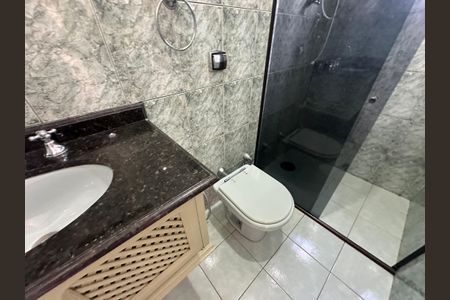 Casa de condomínio para alugar com 260m², 3 quartos e 4 vagasBanheiro da Suíte 1
