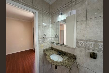 Casa de condomínio para alugar com 260m², 3 quartos e 4 vagasBanheiro da Suíte 2