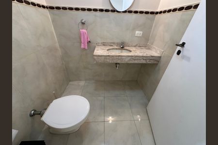 Casa de condomínio para alugar com 260m², 3 quartos e 4 vagasLavabo