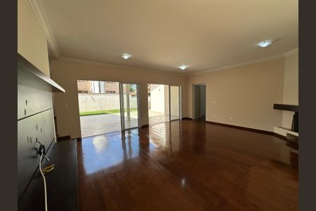 Casa de condomínio para alugar com 260m², 3 quartos e 4 vagasSala de TV