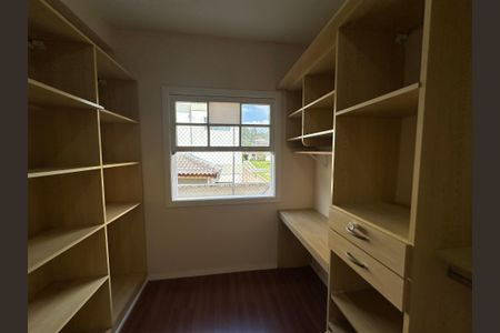 Casa de condomínio para alugar com 260m², 3 quartos e 4 vagasCloset da suíte 2