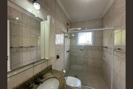 Casa de condomínio para alugar com 260m², 3 quartos e 4 vagasBanheiro da Suíte 2