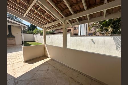 Casa de condomínio para alugar com 260m², 3 quartos e 4 vagasVaranda
