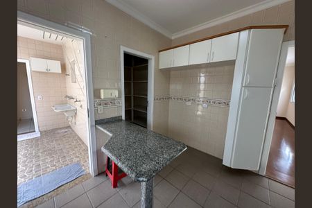 Casa de condomínio para alugar com 260m², 3 quartos e 4 vagasCozinha