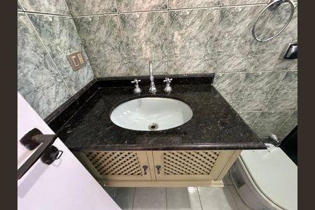 Casa de condomínio para alugar com 260m², 3 quartos e 4 vagasBanheiro da Suíte 1