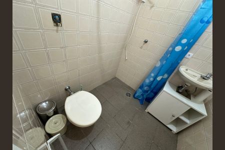 Casa de condomínio para alugar com 260m², 3 quartos e 4 vagasBanheiro de serviço