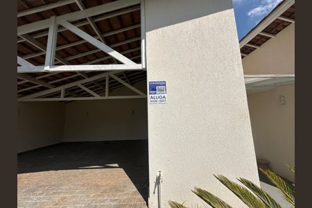 Casa de condomínio para alugar com 260m², 3 quartos e 4 vagasFachada