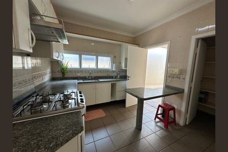 Casa de condomínio para alugar com 260m², 3 quartos e 4 vagasCozinha