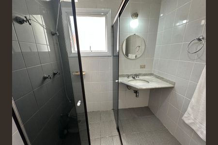 Casa de condomínio para alugar com 260m², 3 quartos e 4 vagasBanheiro Social