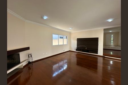 Casa de condomínio para alugar com 260m², 3 quartos e 4 vagasLareira