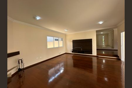 Casa de condomínio para alugar com 260m², 3 quartos e 4 vagasSala de TV