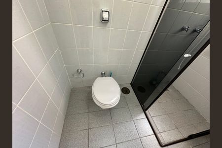 Casa de condomínio para alugar com 260m², 3 quartos e 4 vagasBanheiro Social