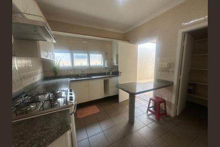 Casa de condomínio para alugar com 260m², 3 quartos e 4 vagasCozinha