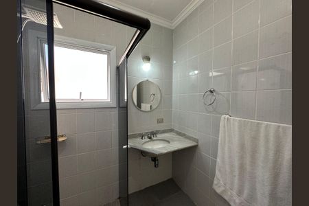 Casa de condomínio para alugar com 260m², 3 quartos e 4 vagasBanheiro Social