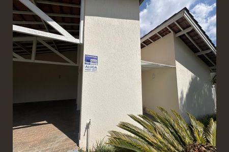 Casa de condomínio para alugar com 260m², 3 quartos e 4 vagasFachada