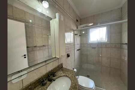 Casa de condomínio para alugar com 260m², 3 quartos e 4 vagasBanheiro da Suíte 2