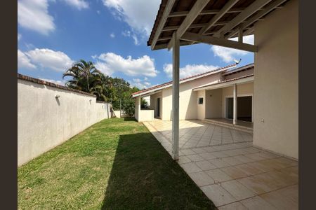 Casa de condomínio para alugar com 260m², 3 quartos e 4 vagasQuintal