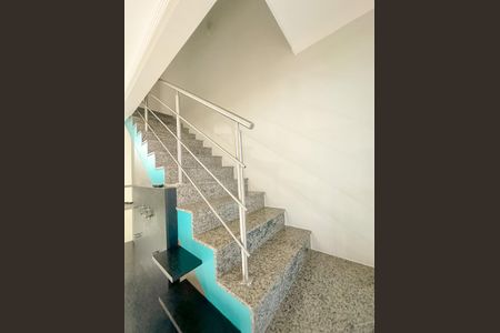 Casa para alugar com 120m², 3 quartos e 1 vagaEscada