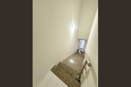 Casa para alugar com 120m², 3 quartos e 1 vagaEscada